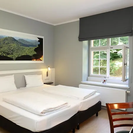 מלון Jugendstilhotel Trifels