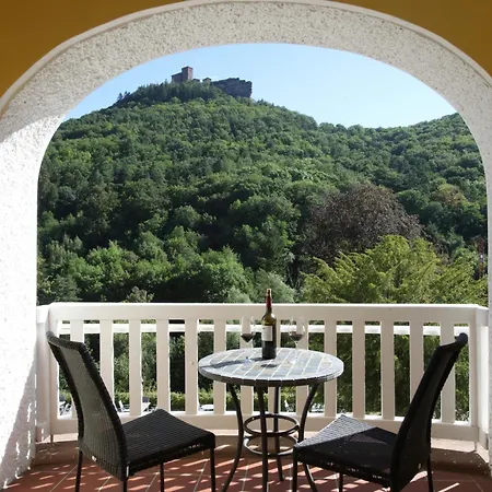 ホテル Jugendstilhotel Trifels 3*