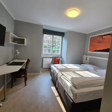 Jugendstilhotel Trifels ホテル アンヴァイラー・アム・トリフェルス