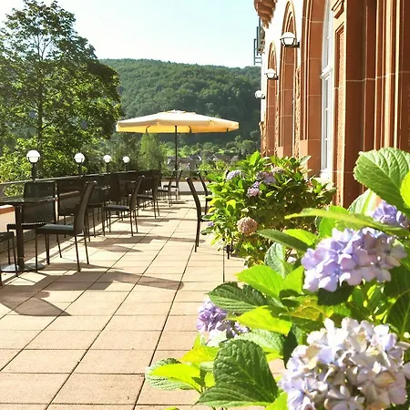 מלון Jugendstilhotel Trifels