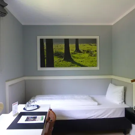 Jugendstilhotel Trifels מלון 3*